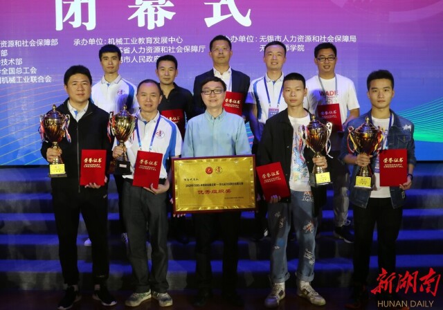 喜報(bào)喜報(bào)！第九屆全國(guó)數(shù)控技能大賽 機(jī)械工程系斬獲1個(gè)一等獎(jiǎng)3個(gè)二等獎(jiǎng)