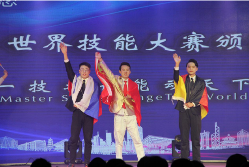 我系選送的《追夢(mèng)》節(jié)目參加學(xué)院2020“匠心筑夢(mèng) 技能報(bào)國(guó)”元旦晚會(huì)，摘得一等獎(jiǎng)