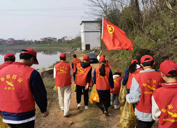 保護(hù)湘江母親河，衡陽技師學(xué)院“衡陽群眾”青年志愿者在行動