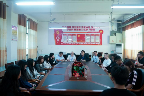 學院召開少數(shù)民族學生座談會